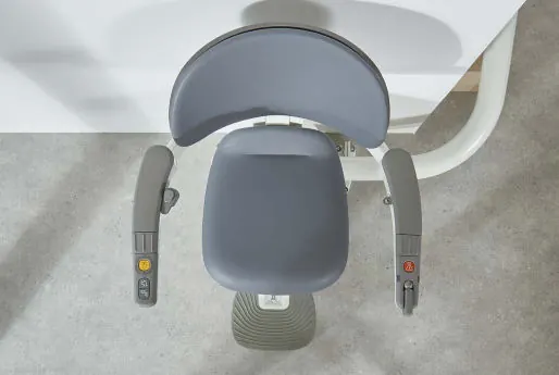 Overhead view of the Access Flow X with straight armrests either side of a grey seat
