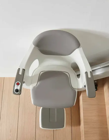 The ergonomic molded seat from above, designed to hold posture through the ride.