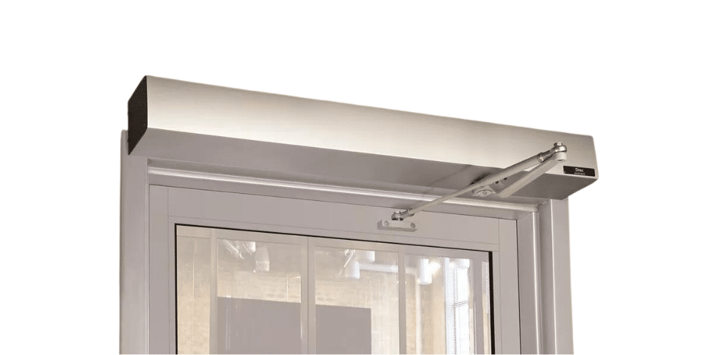 Automatic opener fitted to an interior door