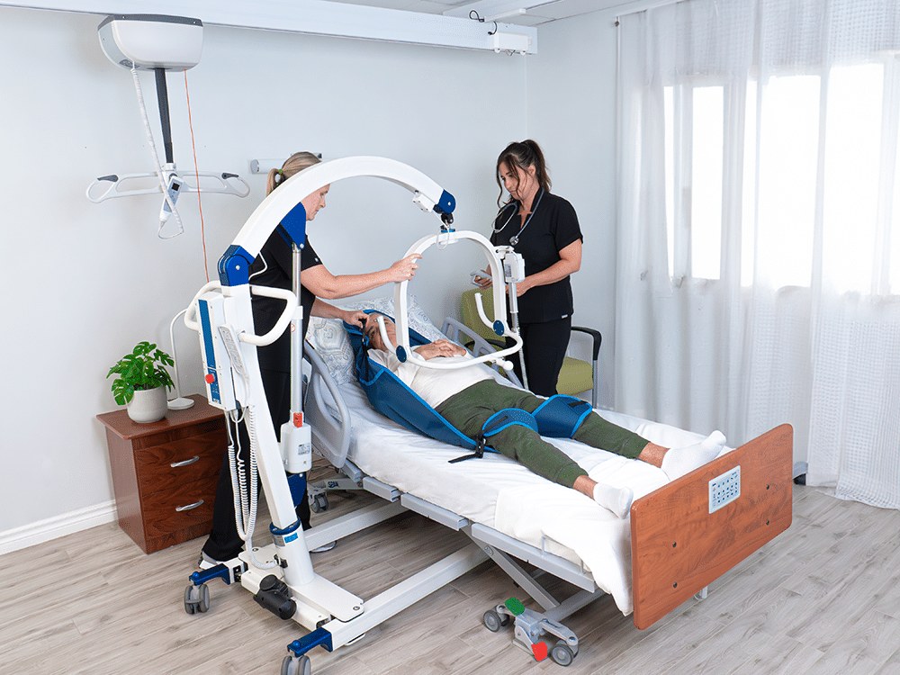 Beka Carlo Alu Comfort EP floor lift in a long term care room