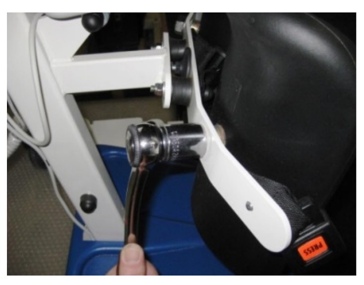 Detaching the NORA leg support to reach the belt screw