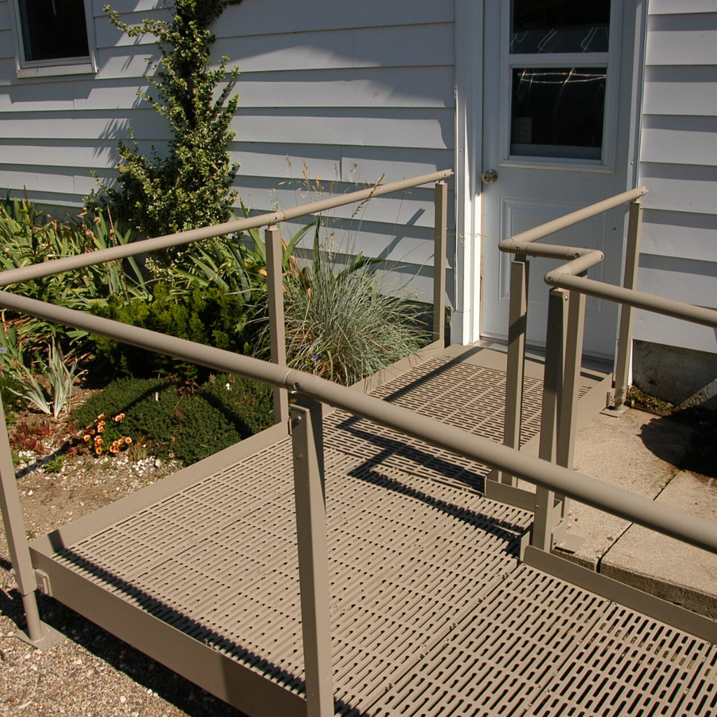 QRamp QR4.0 Modular Ramp System Dsc 1070 ramp to house scaled.jpg qramp